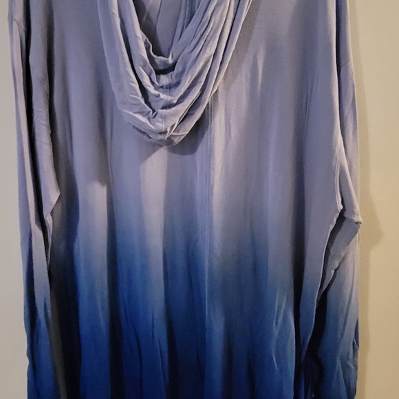 Livi long sleeve, hooded tunic, workout shirt - Picture 4 of 4